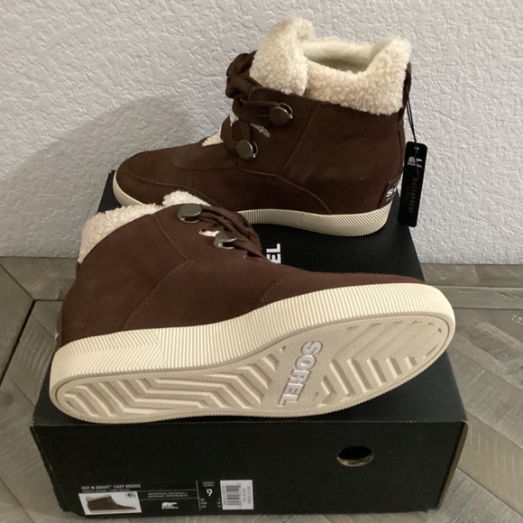 SOREL Out N About Faux Shearling Bootie (Women), size 9 - Picture 6 of 9